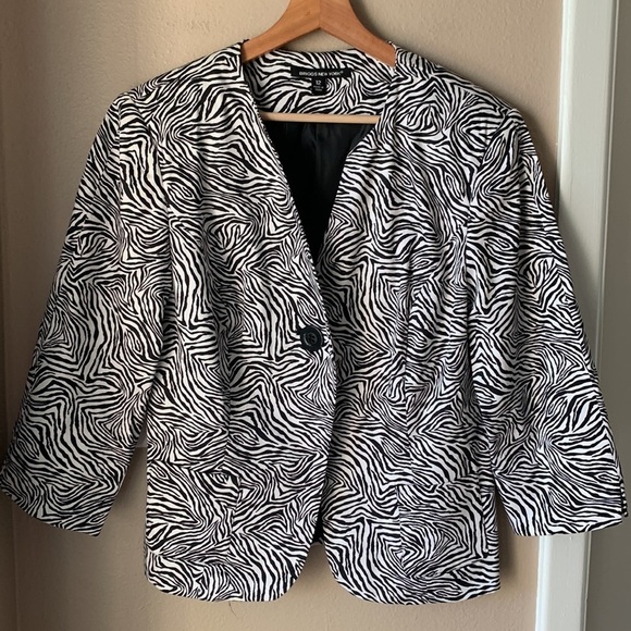 BRIGGS NEW YORK Animal Print 3/4 Sleeve Jacket - Picture 2 of 7